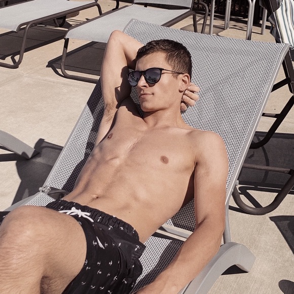 Meet your Posher, Cody - Picture 1 of 1